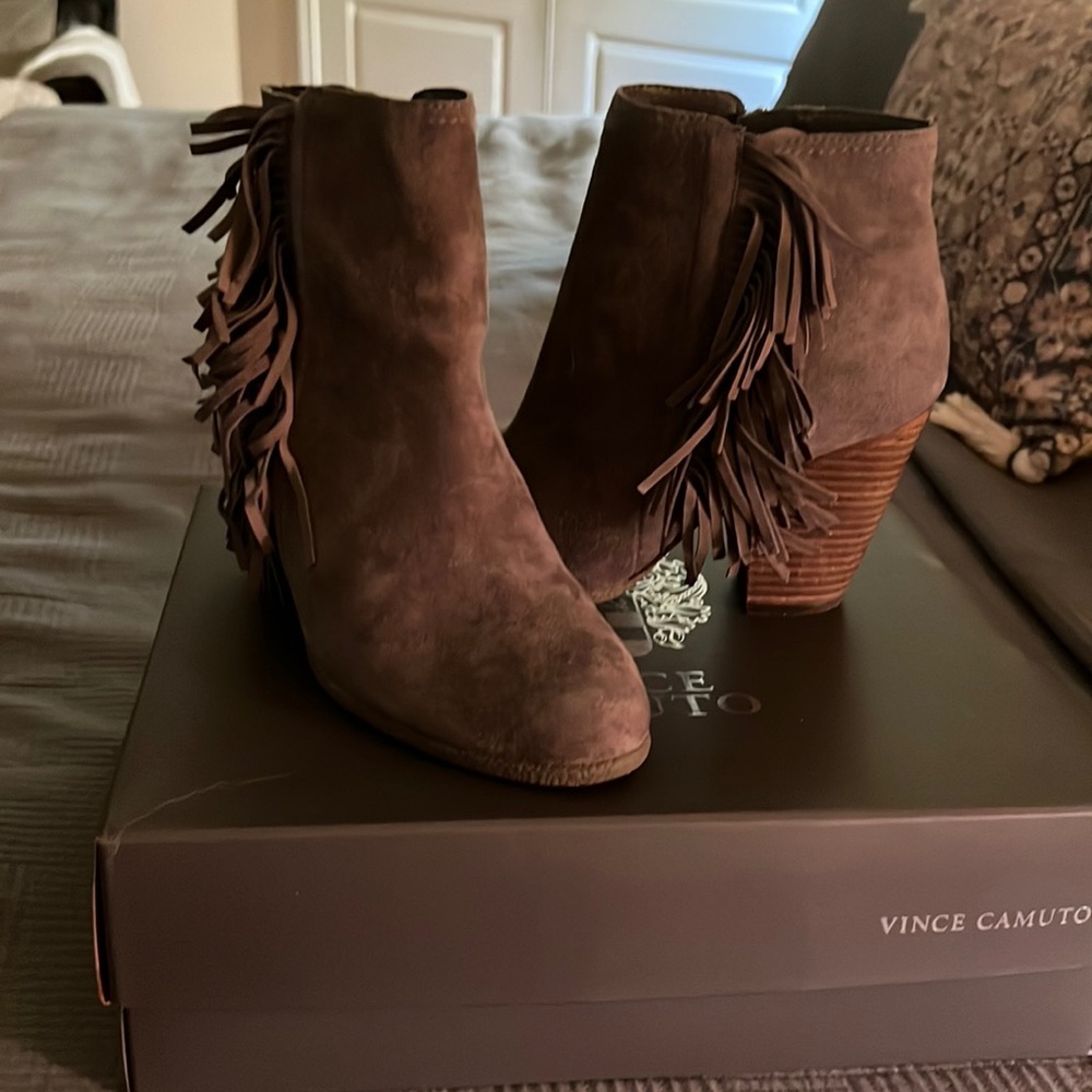 Vince camuto size 7